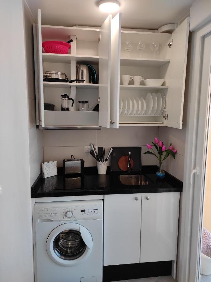 Estudio Recien Reformado En Primera Linea De Playa Apartman Benalmádena Kültér fotó