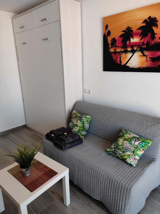 Estudio Recien Reformado En Primera Linea De Playa Apartman Benalmádena Kültér fotó