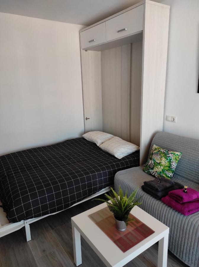 Estudio Recien Reformado En Primera Linea De Playa Apartman Benalmádena Kültér fotó
