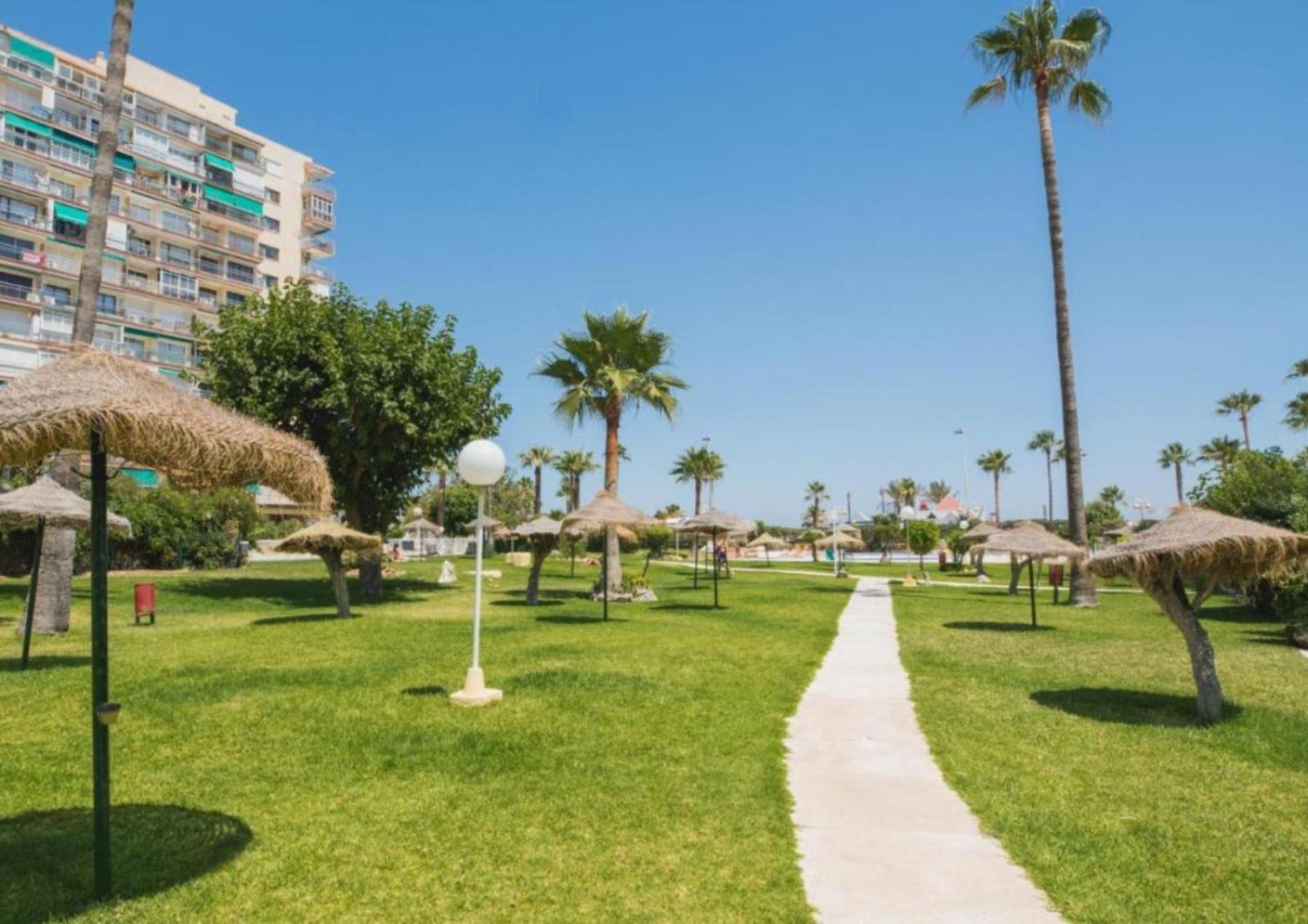 Estudio Recien Reformado En Primera Linea De Playa Apartman Benalmádena Kültér fotó