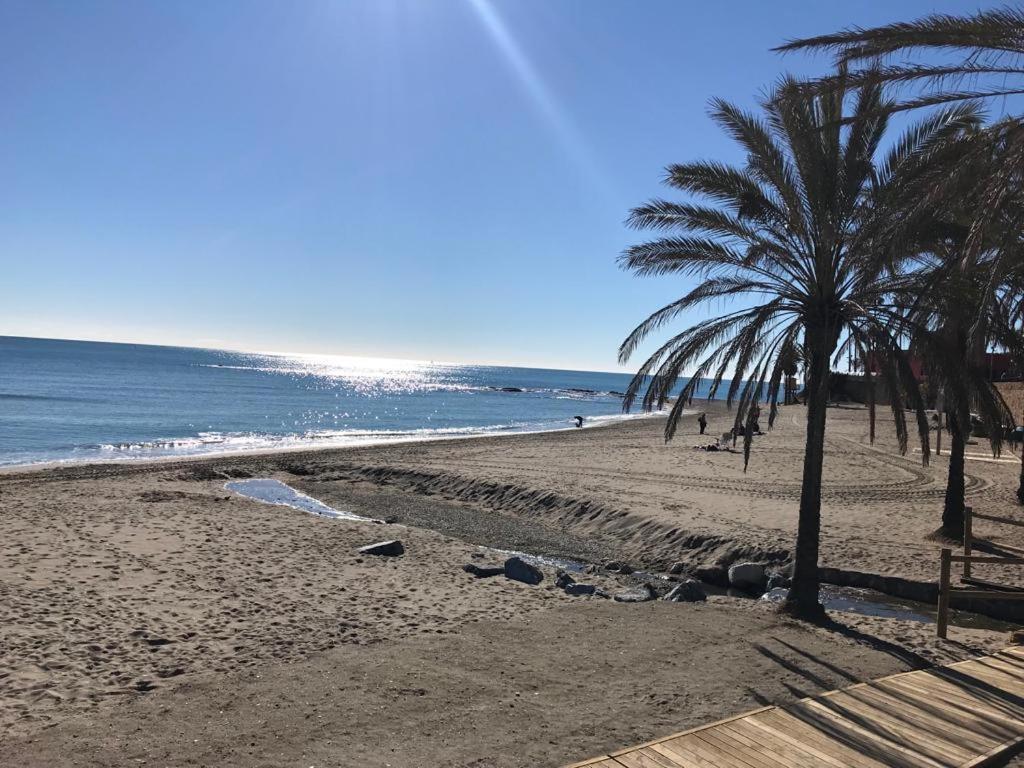 Estudio Recien Reformado En Primera Linea De Playa Apartman Benalmádena Kültér fotó